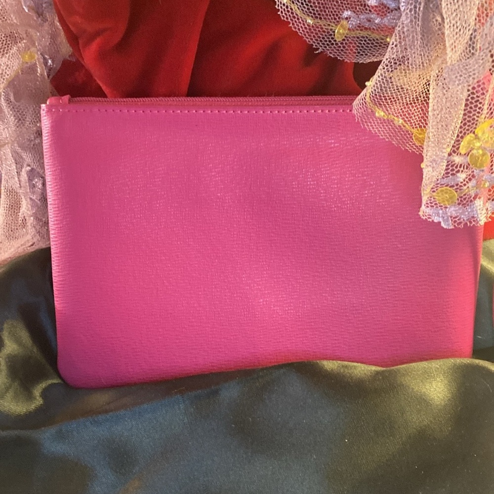 NWOT Kate Spade wristlet. Perfect pre-owned condition - Picture 2 of 2